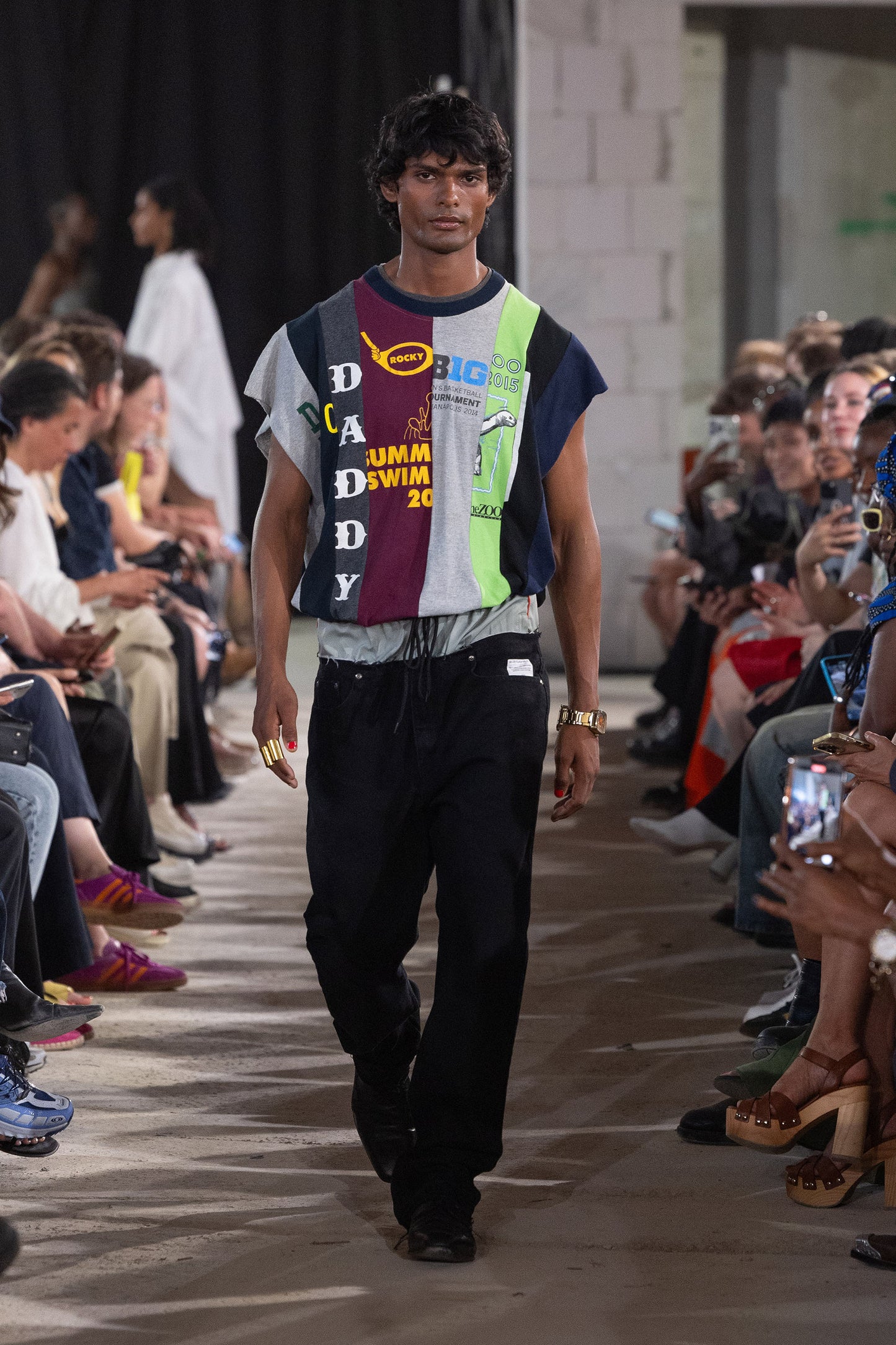 EIGHT-PANEL SLEEVELESS T-SHIRTS