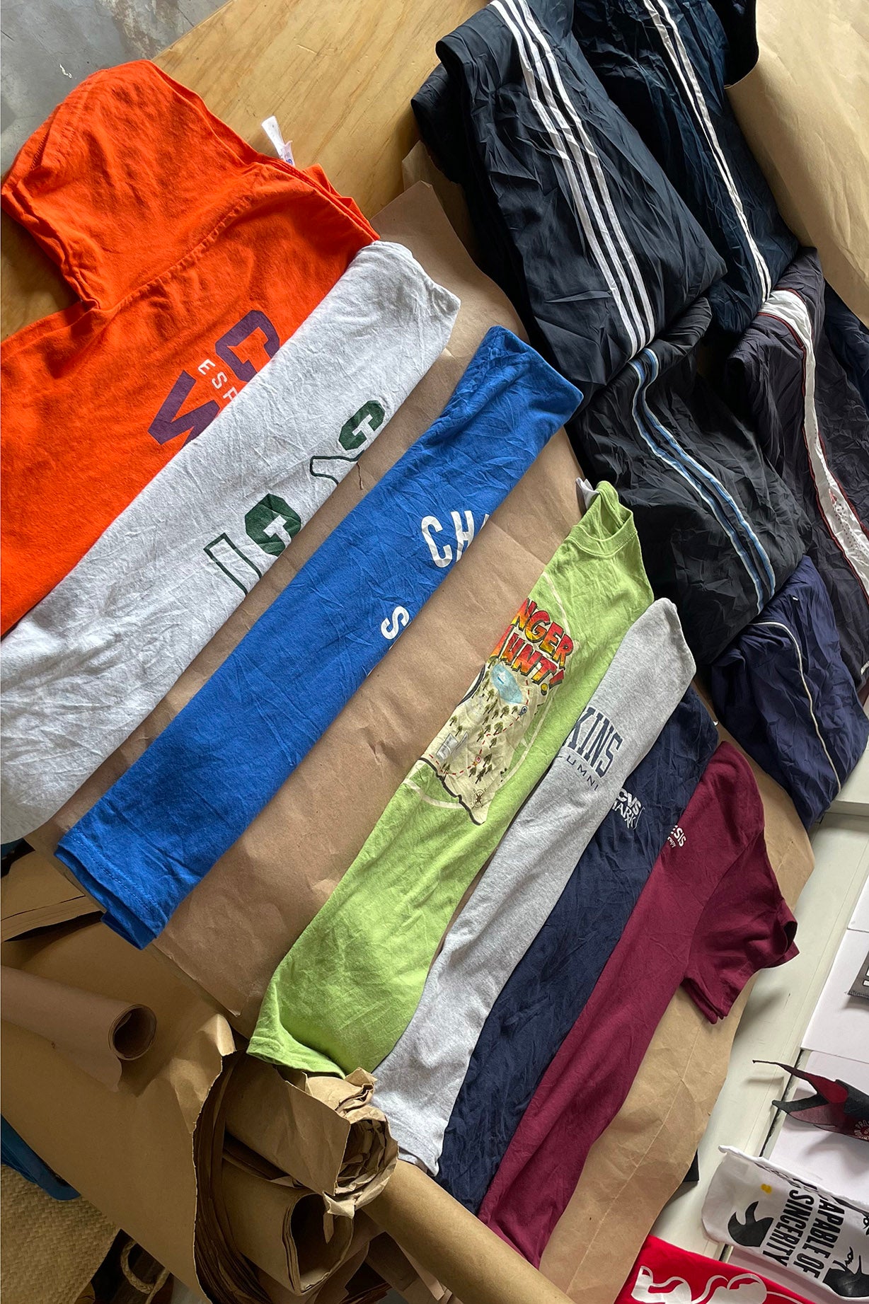 EIGHT-PANEL SLEEVELESS T-SHIRTS