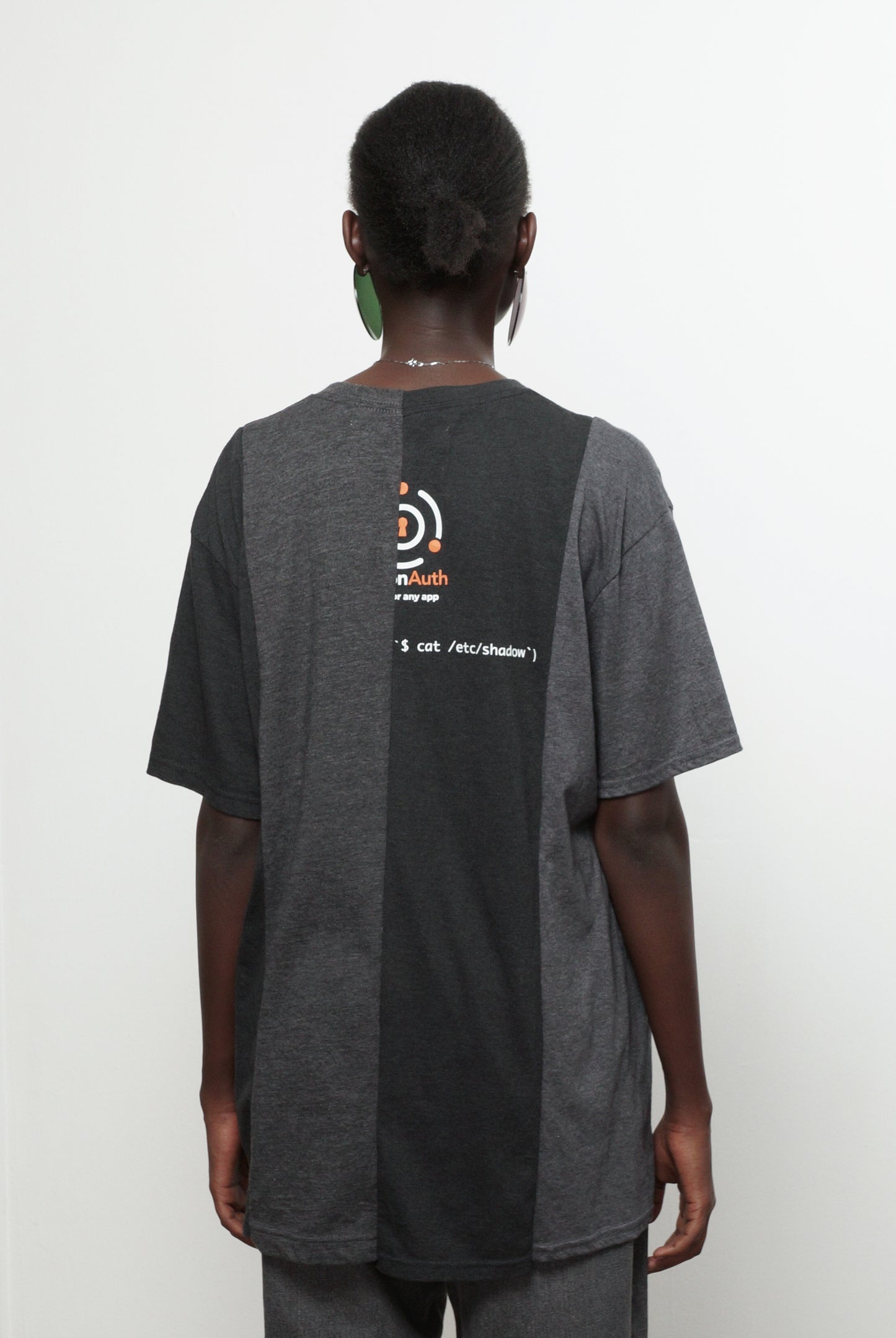 Te-got Four-Panel T-shirt