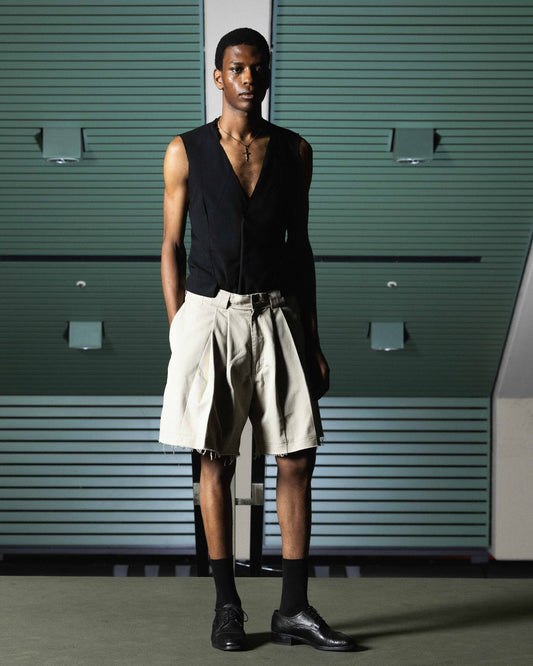 PLEATED CHINO SHORTS