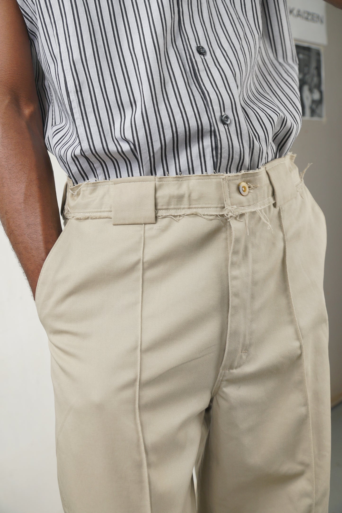 PLEATED CHINO SHORTS