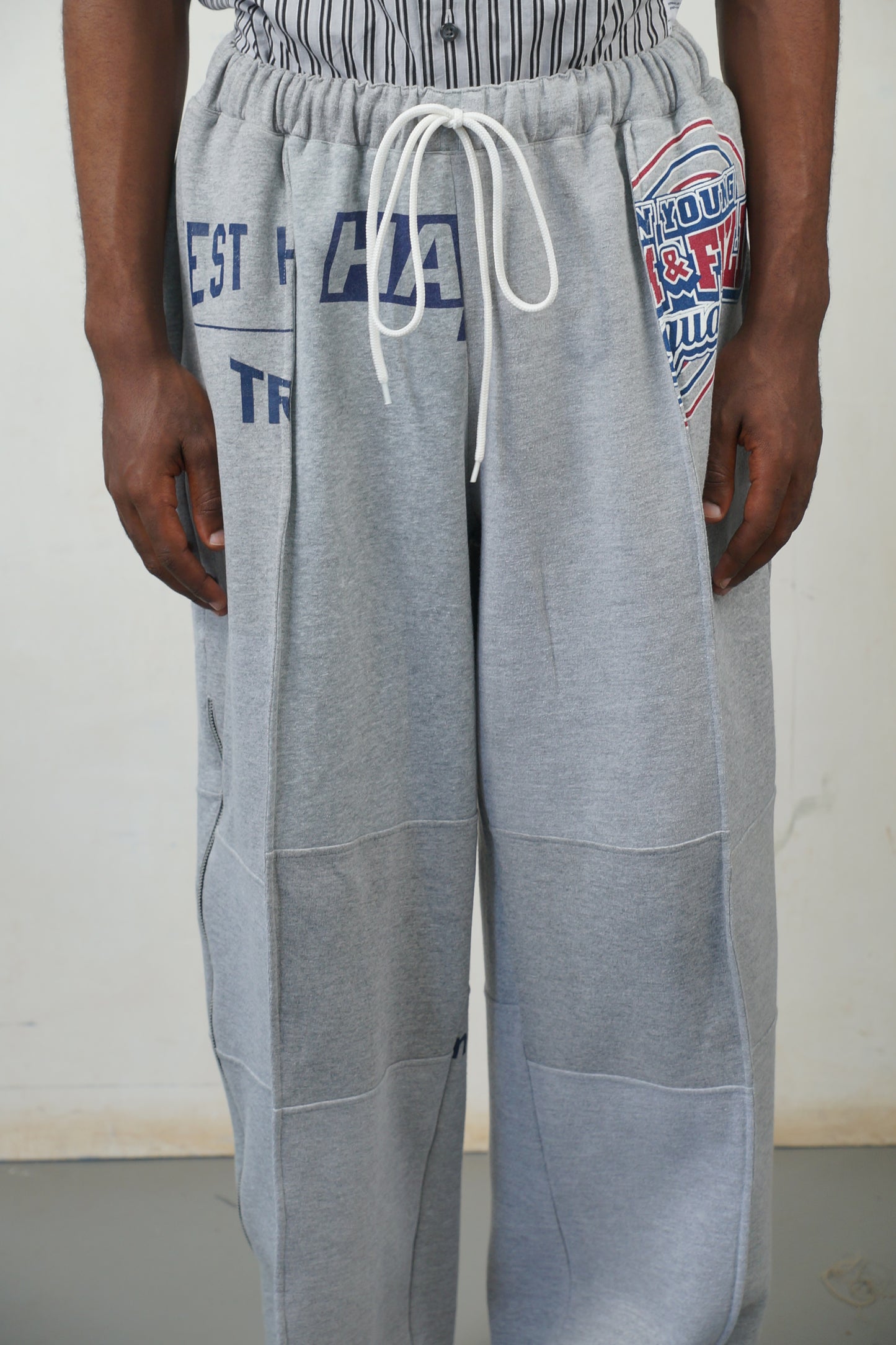ZIPPED SWEATPANTS