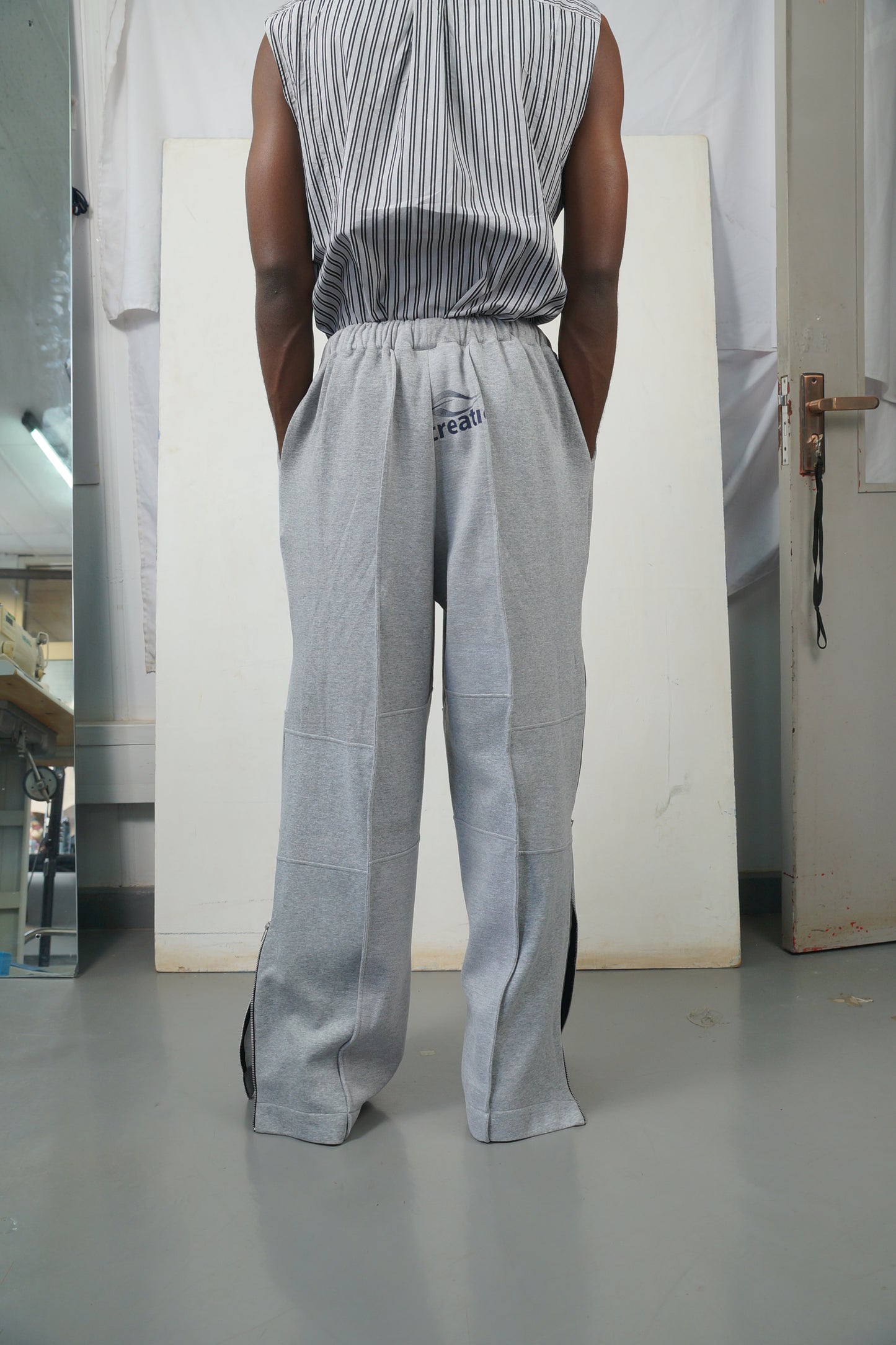 ZIPPED SWEATPANTS
