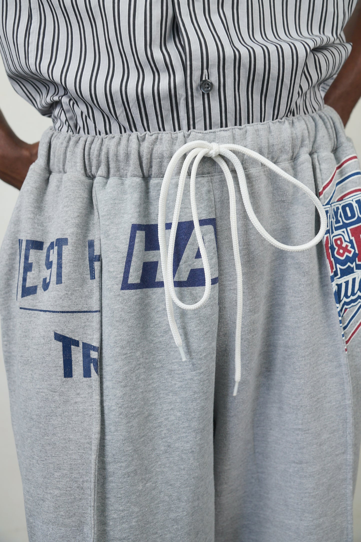 ZIPPED SWEATPANTS