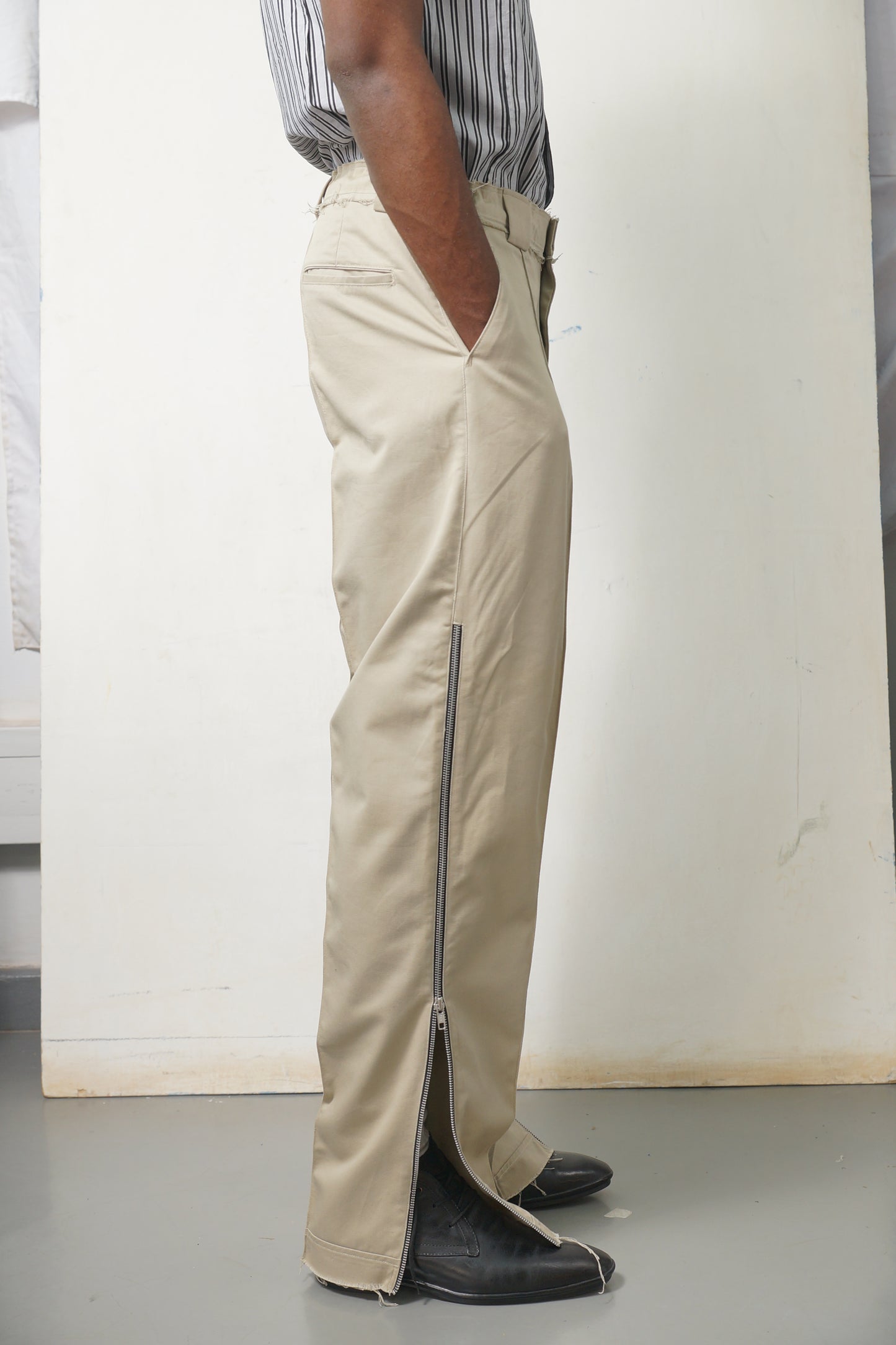 ZIPPED CHINOS