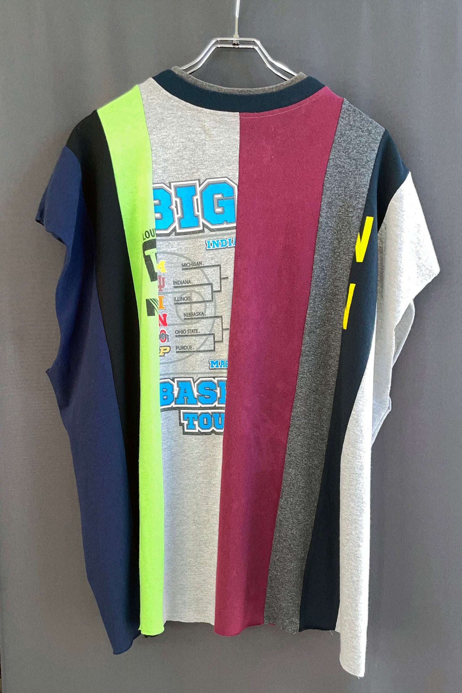 EIGHT-PANEL SLEEVELESS T-SHIRTS