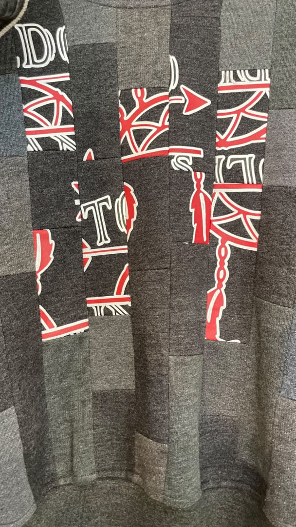 CROPPED PUZZLE SWEATSHIRT